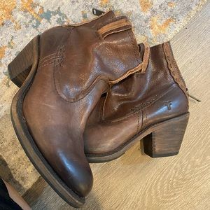 Frye Jamie Zip Bootie size 8